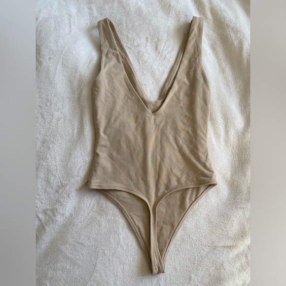 Aritzia Babaton Contour Bodysuit - Picture 6 of 10